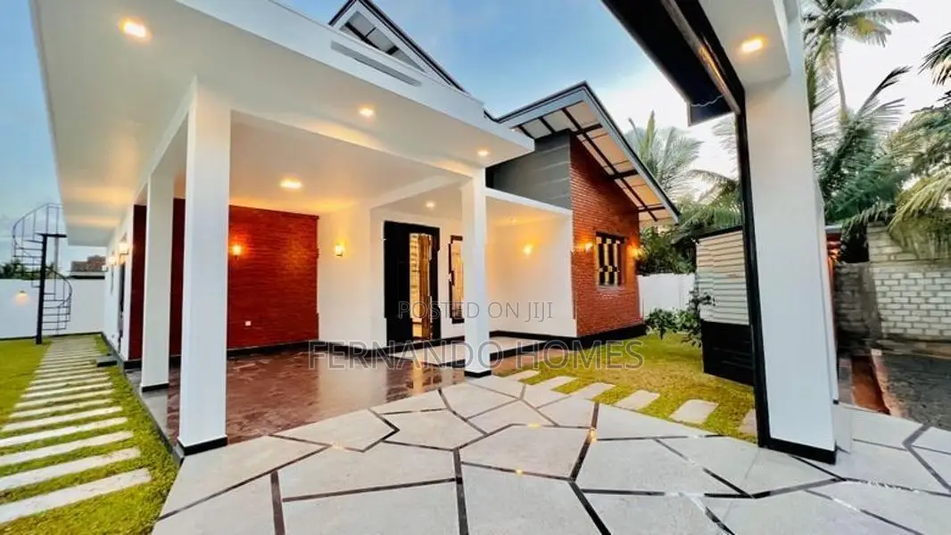Solid Luxury House For Sale In Negombo Kandawala
