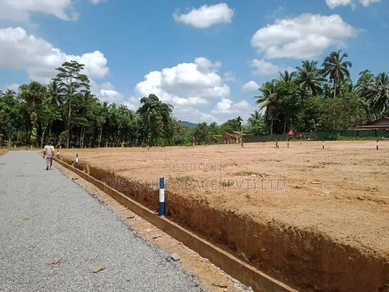 Land for Sale at Padukka Near Ruwanpura Highway Entrance