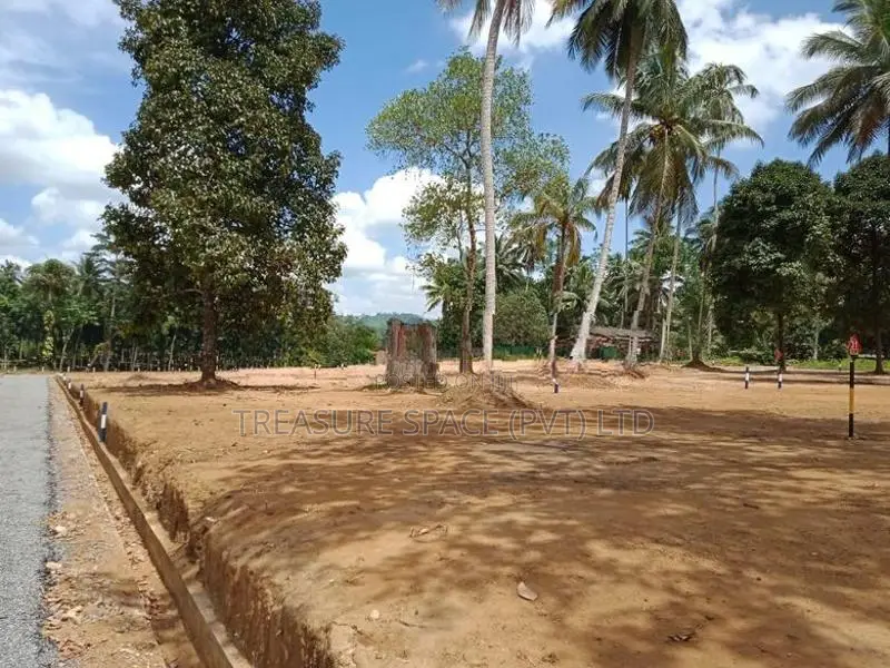 Land for Sale at Padukka Near Ruwanpura Highway Entrance