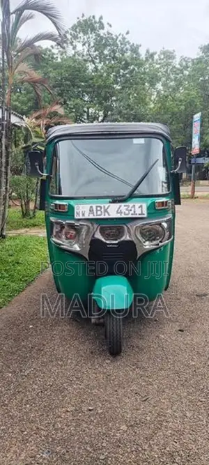 Bajaj RE FL 2016