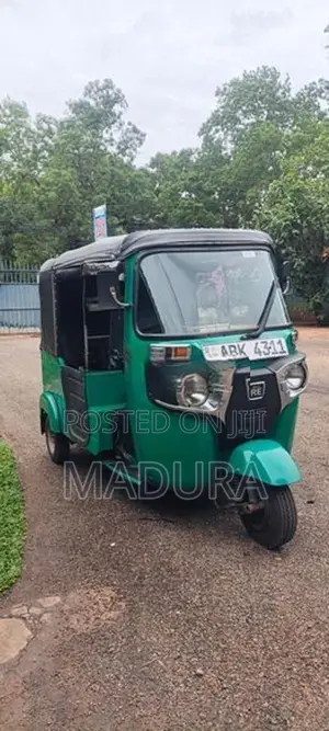 Bajaj RE FL 2016