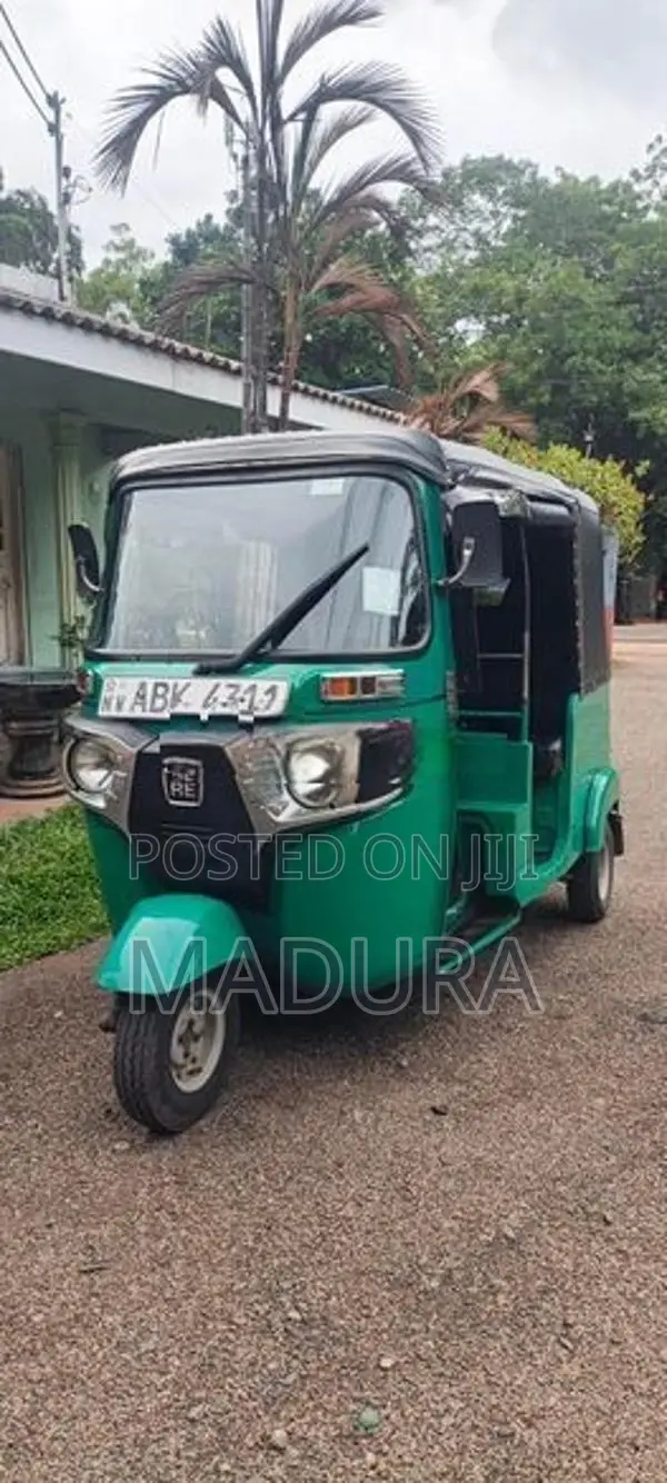 Bajaj RE FL 2016