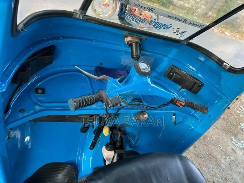 Bajaj RE 2003