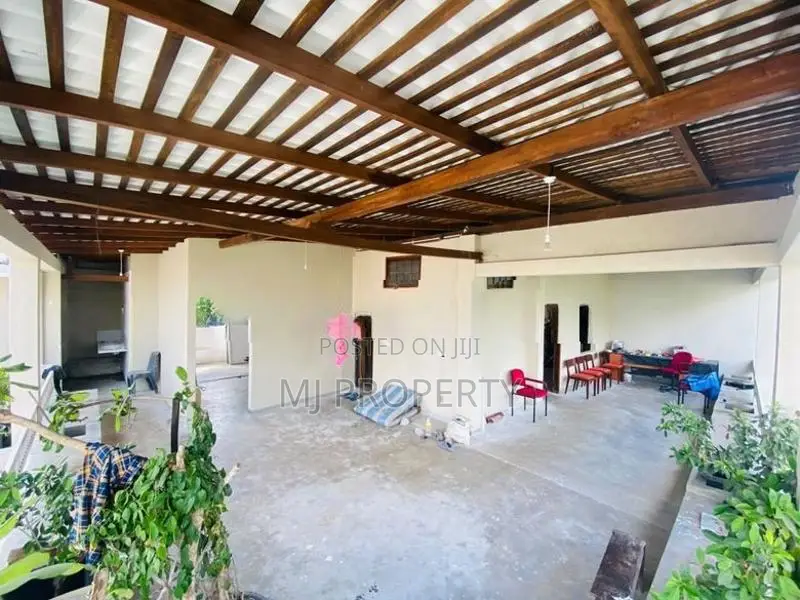 ( YR-1251) Valuable Luxury Three Storey House Rent in Narahenpita