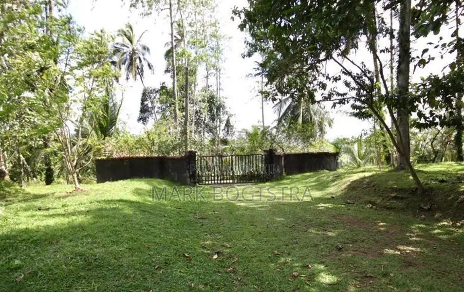 ඉඩමක් විකිණීමට - මල්වාන