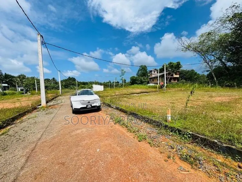 කහතුඩුවට ආසන්නව ඉඩමක් විකිණීමට - Piliyandala Kahathuduwa