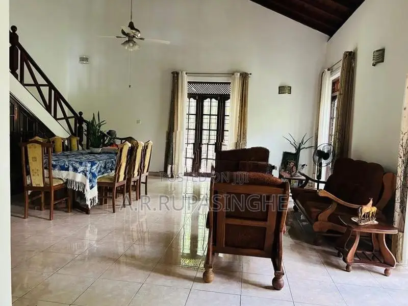 Upstairs House For Sale – Gampaha Asgiriya