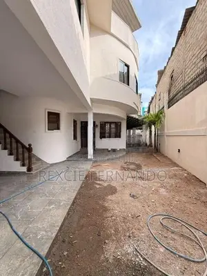 3 story building