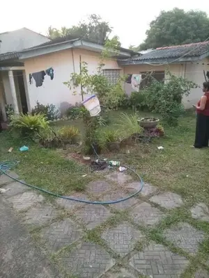 ජා ඇල නගර මධ්‍යයේ වටිනා ඉඩමක්