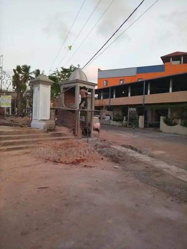 ජා ඇල නගර මධ්‍යයේ වටිනා ඉඩමක්