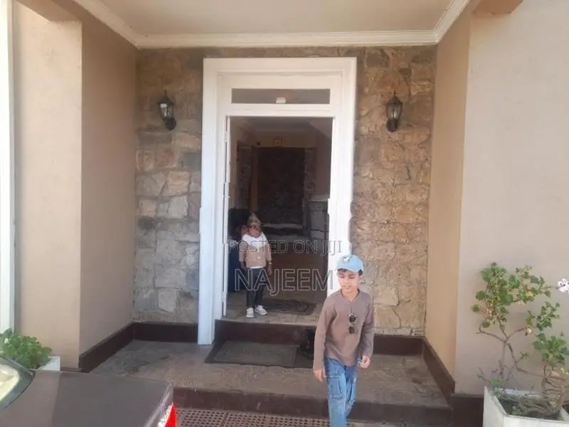 Hotel For Sale Nuwaraeliya In Nuwara Eliya