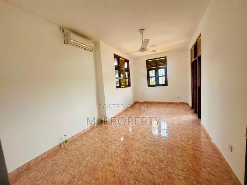 ( YS-1113) Valuable Three Storey House Sale in Nugegoda