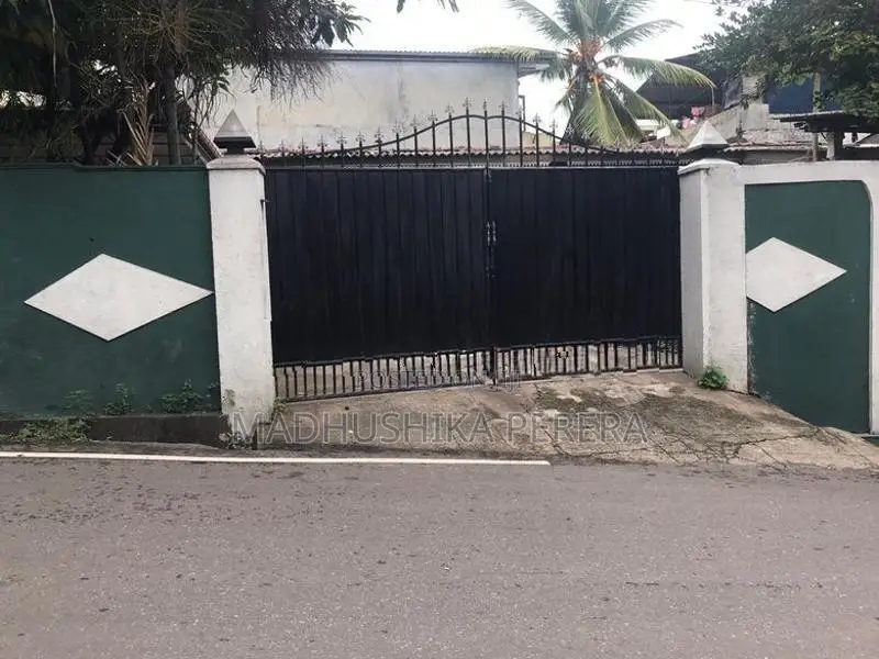 Land with House for Sale in Nugegoda