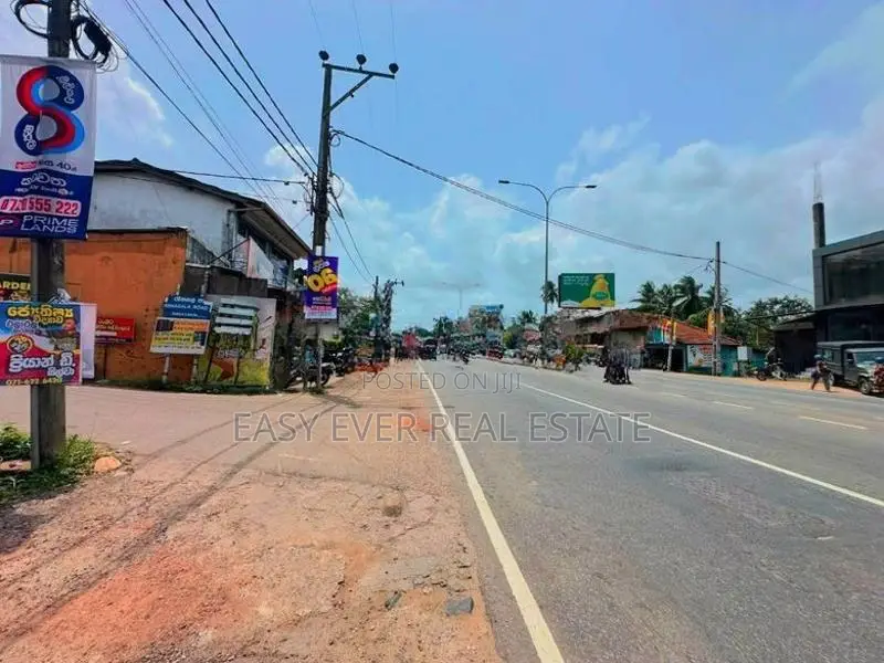 කිරිල්ලවලින් වටිනා නේවාසික ඉඩමක් විකිණීමට