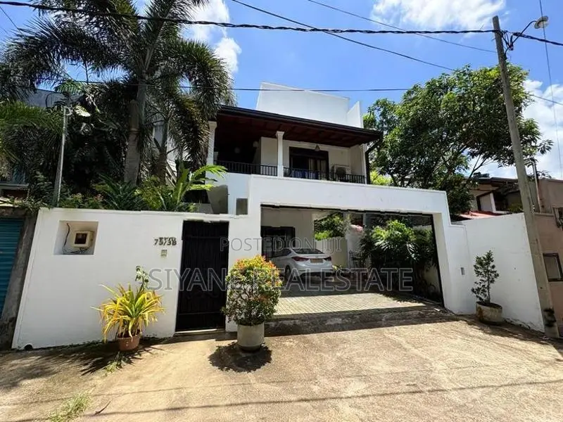 Luxury House for Sale in Thalawathugoda