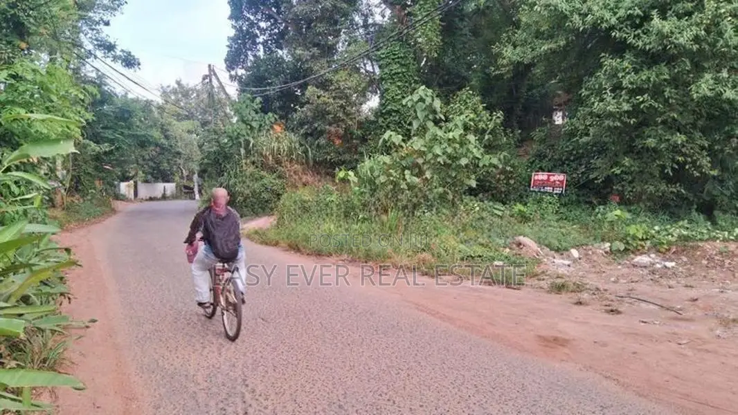 කඩවත – ඉහළ කරගහමුන ව්‍යාපාරික ඉඩමක් විකිණීමට