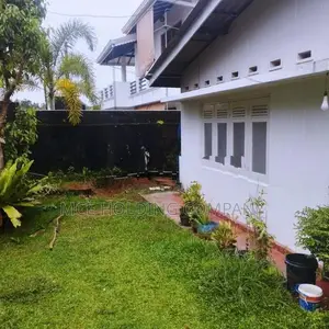 Land with a House for Sale in Piliyandala