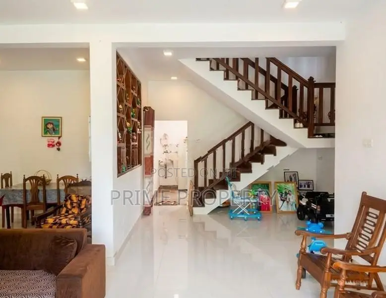 යක්කල අලංකාර දෙමහල් නිවසක් විකිණීමට