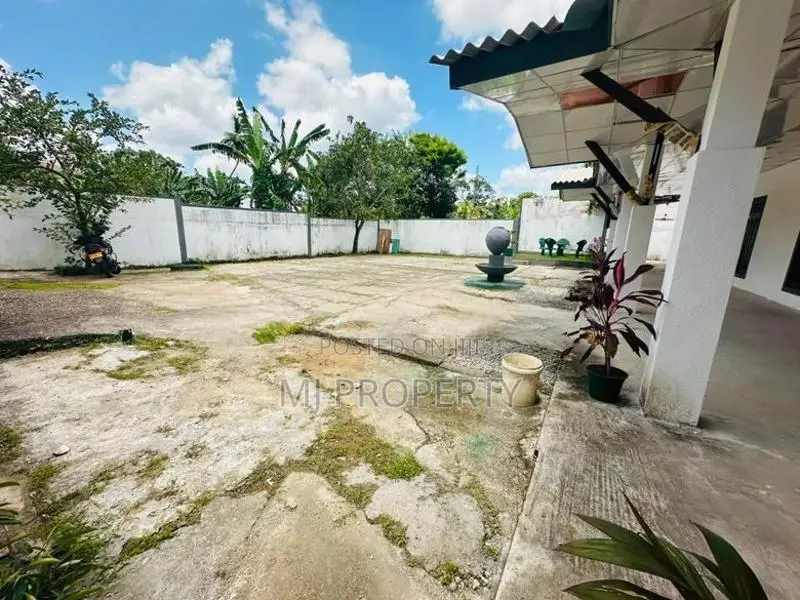 ( YC-1171) Valuable Commercial Building Sale in Kottawa