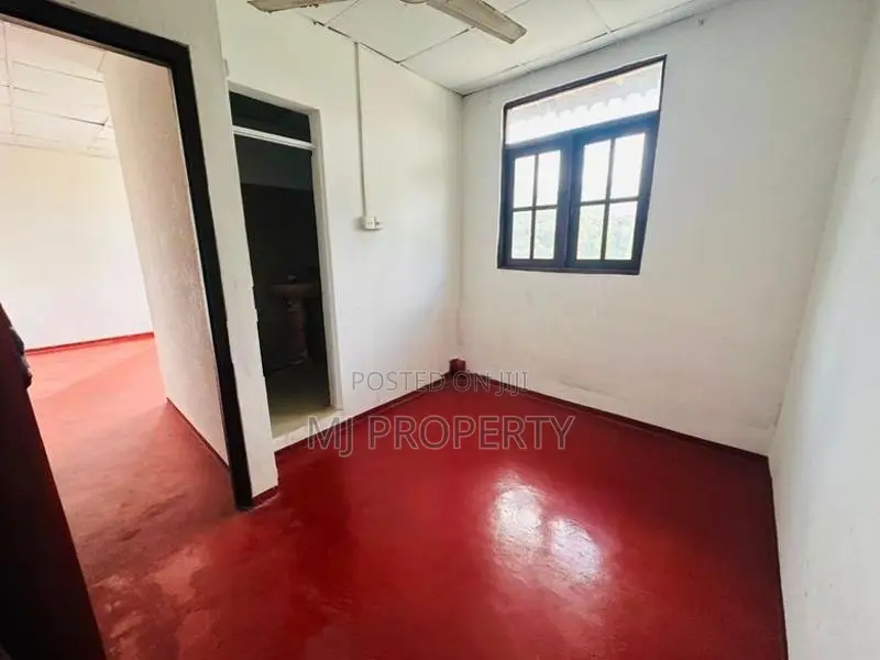 ( YC-1171) Valuable Commercial Building Sale in Kottawa