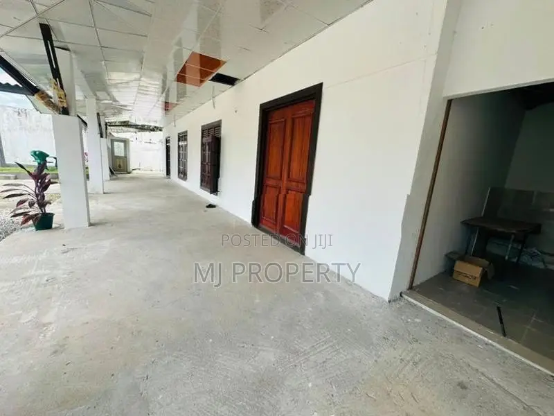 ( YC-1171) Valuable Commercial Building Sale in Kottawa