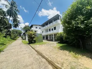 ( YC-1255) Valuable Commercial Guest House Building Sale in Kaduwela