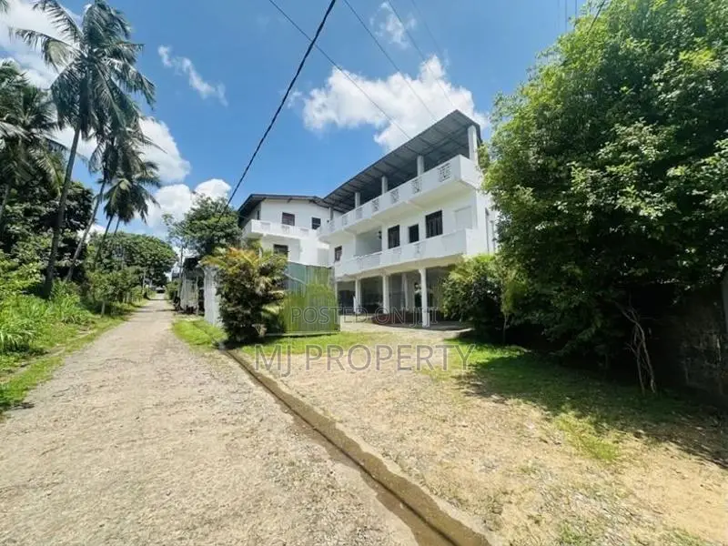 ( YC-1255) Valuable Commercial Guest House Building Sale in Kaduwela