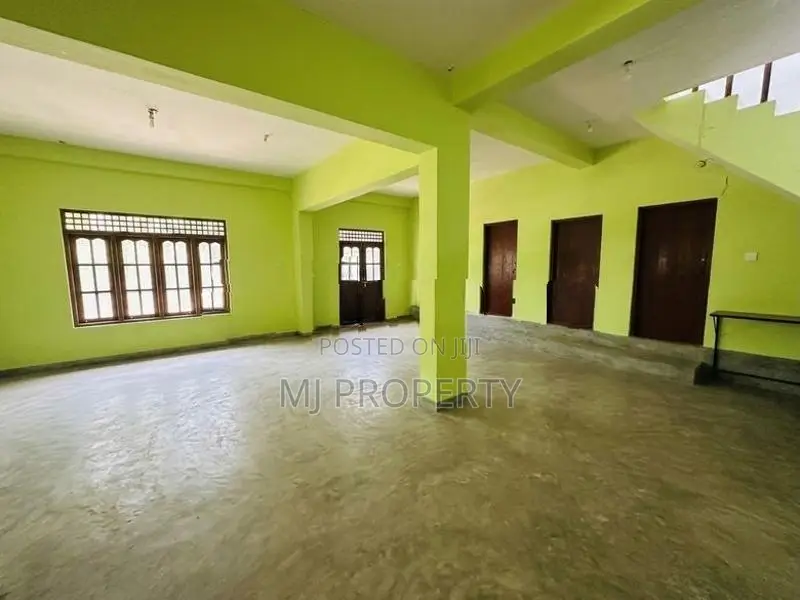 ( YC-1255) Valuable Commercial Guest House Building Sale in Kaduwela