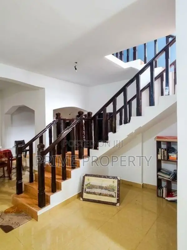 ජා-ඇල නගරයේ සම්පූර්ණයෙන් නිම කළ දෙමහල් නිවසක් විකිණීමට