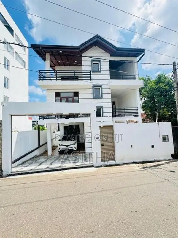 Brand New 3 Story House Nugegoda