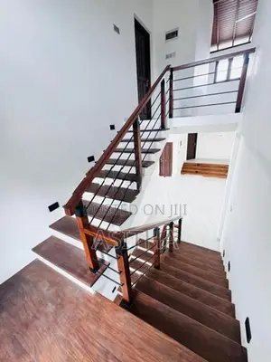 පදින්චි නොවු අලුත්ම තෙමහල් නිවස Nugegoda