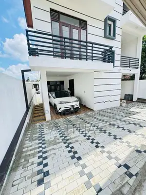 පදින්චි නොවු අලුත්ම තෙමහල් නිවස Nugegoda