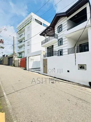 පදින්චි නොවු අලුත්ම තෙමහල් නිවස Nugegoda