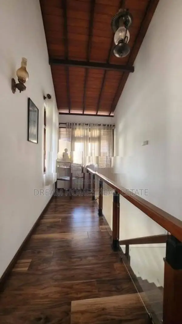 Luxury 3-Story House for Sale – Akuregoda