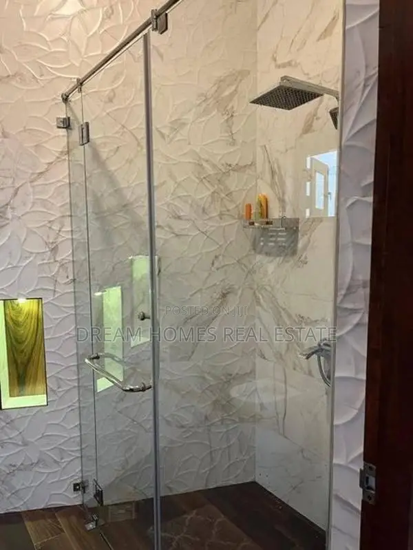 Luxury 3-Story House for Sale – Akuregoda