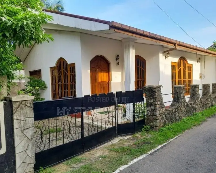 Negombo ,park Road House for Sale