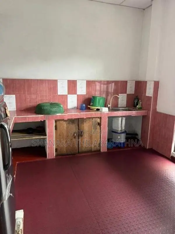 5-Bedroom House for Sale – Pannideniya