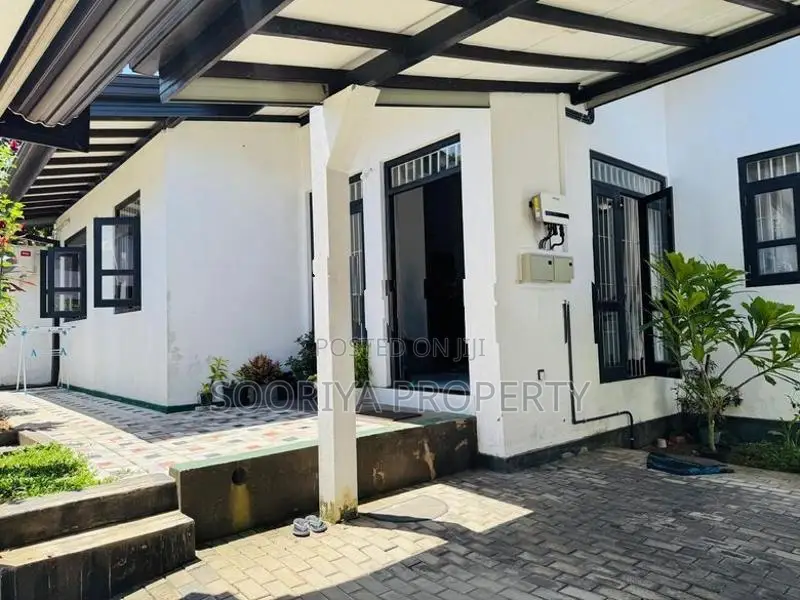 Architectural Designed Single Story Luxury House for Sale in Piliyanda