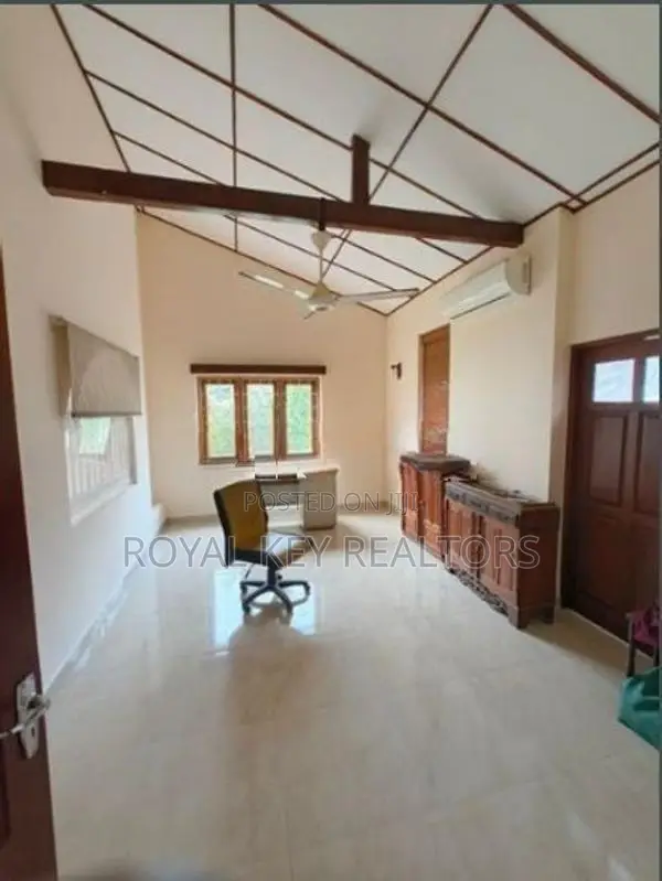 04 Bedroom - Unfurnished House For Rent In Colombo 05