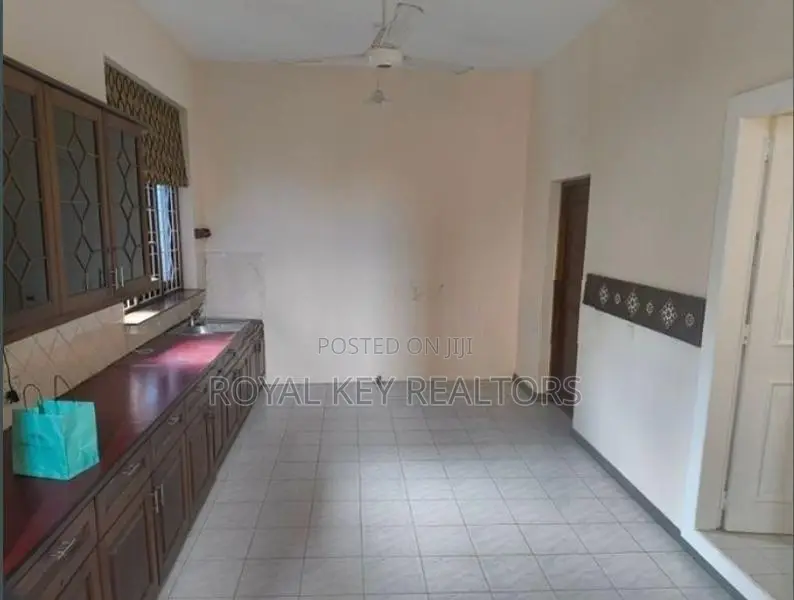 04 Bedroom - Unfurnished House For Rent In Colombo 05