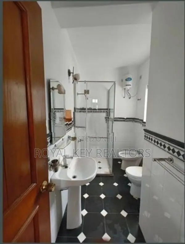 04 Bedroom - Unfurnished House For Rent In Colombo 05