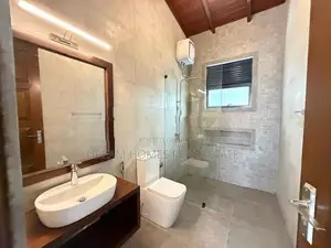 5 Bedroom Luxury House for Sale – Thalahena