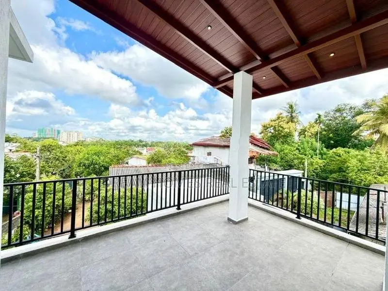 5 Bedroom Luxury House for Sale – Thalahena