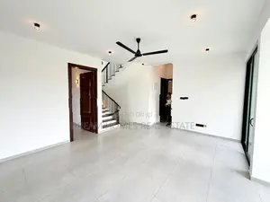 5 Bedroom Luxury House for Sale – Thalahena