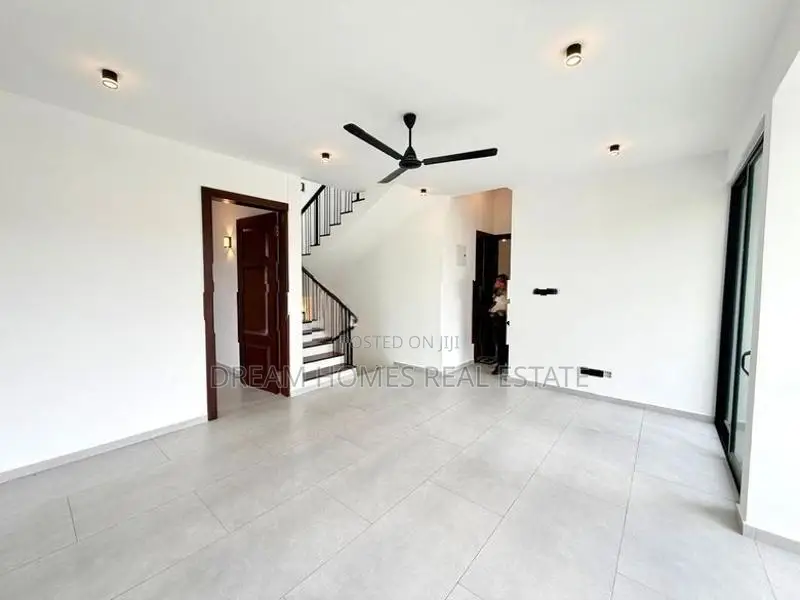 5 Bedroom Luxury House for Sale – Thalahena