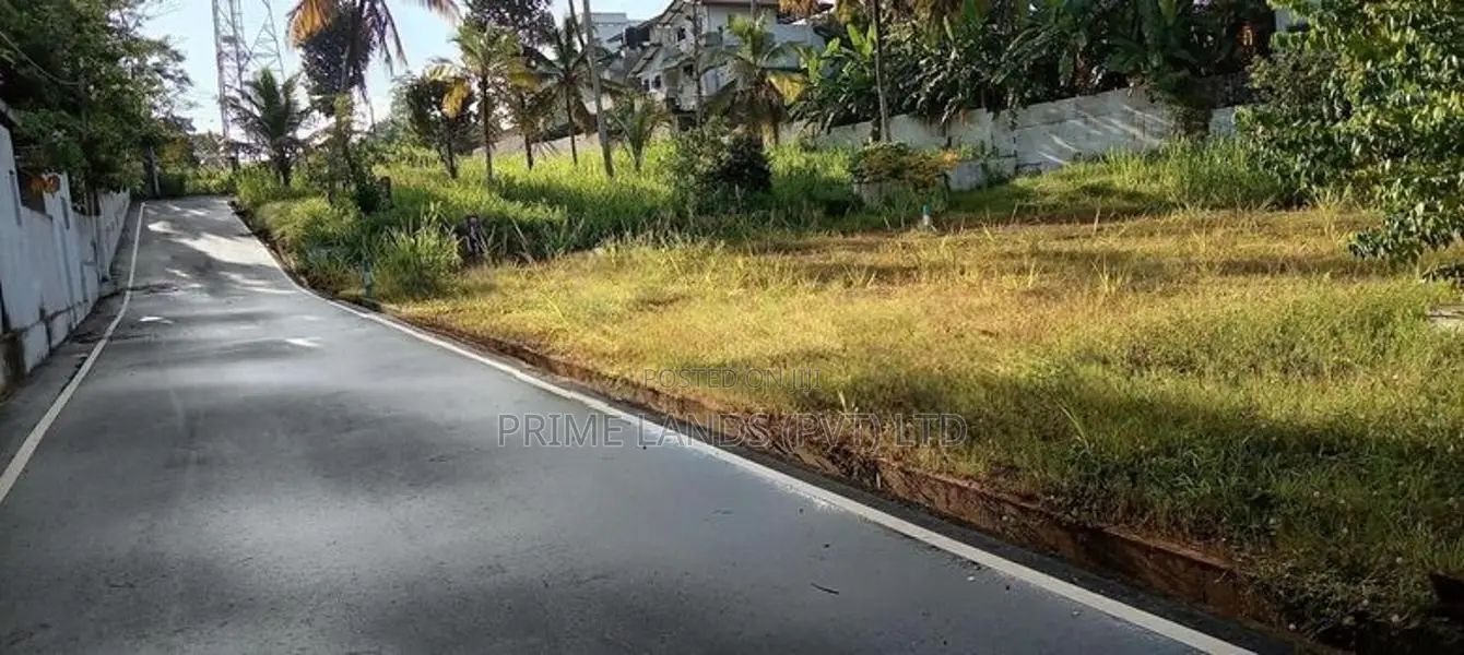 මීපාවලින් අගනා නේවාසික බිම් කොටස්