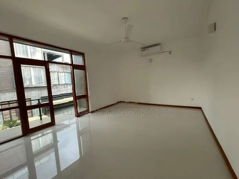 Modern A/C Office For Rent In Pelawatta Battaramulla [ 2275C ]