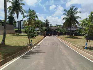 මාලඹේ අරංගල හන්දියෙන් බිම් කොටස් විකිණීමට