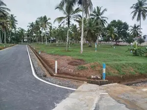පොල්ගස්ඕවිට ජයලියගම පාරෙන් බිම් කොටස් විකිණීමට