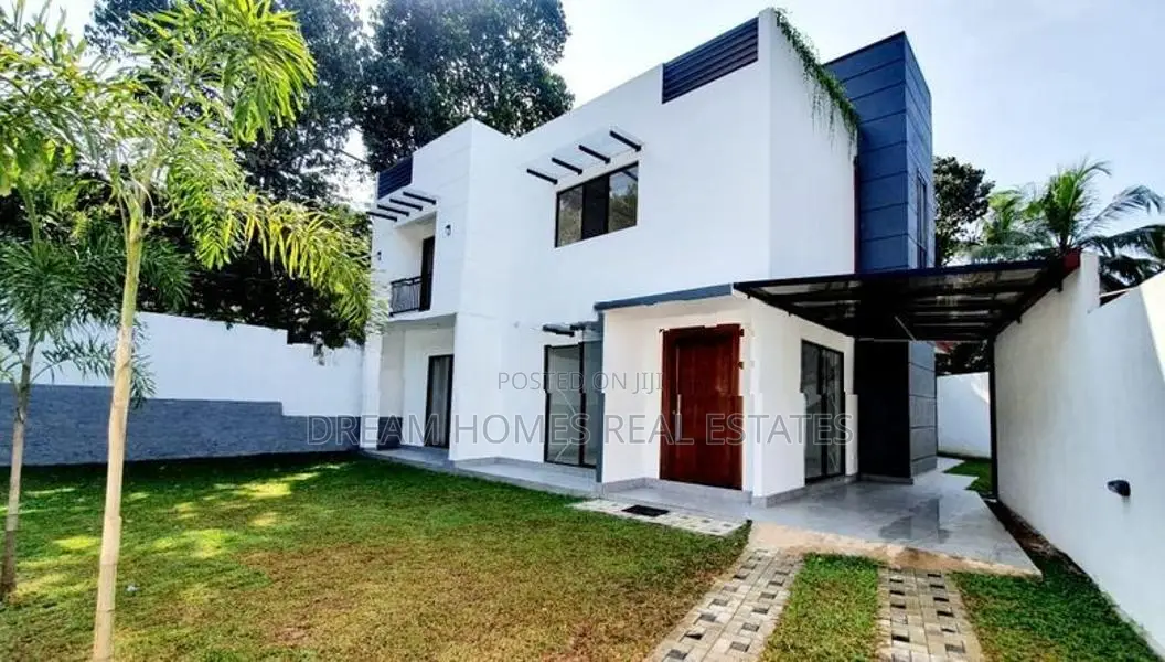 Modern Super Luxury 5-Bedroom House with Rooftop – Kadawatha